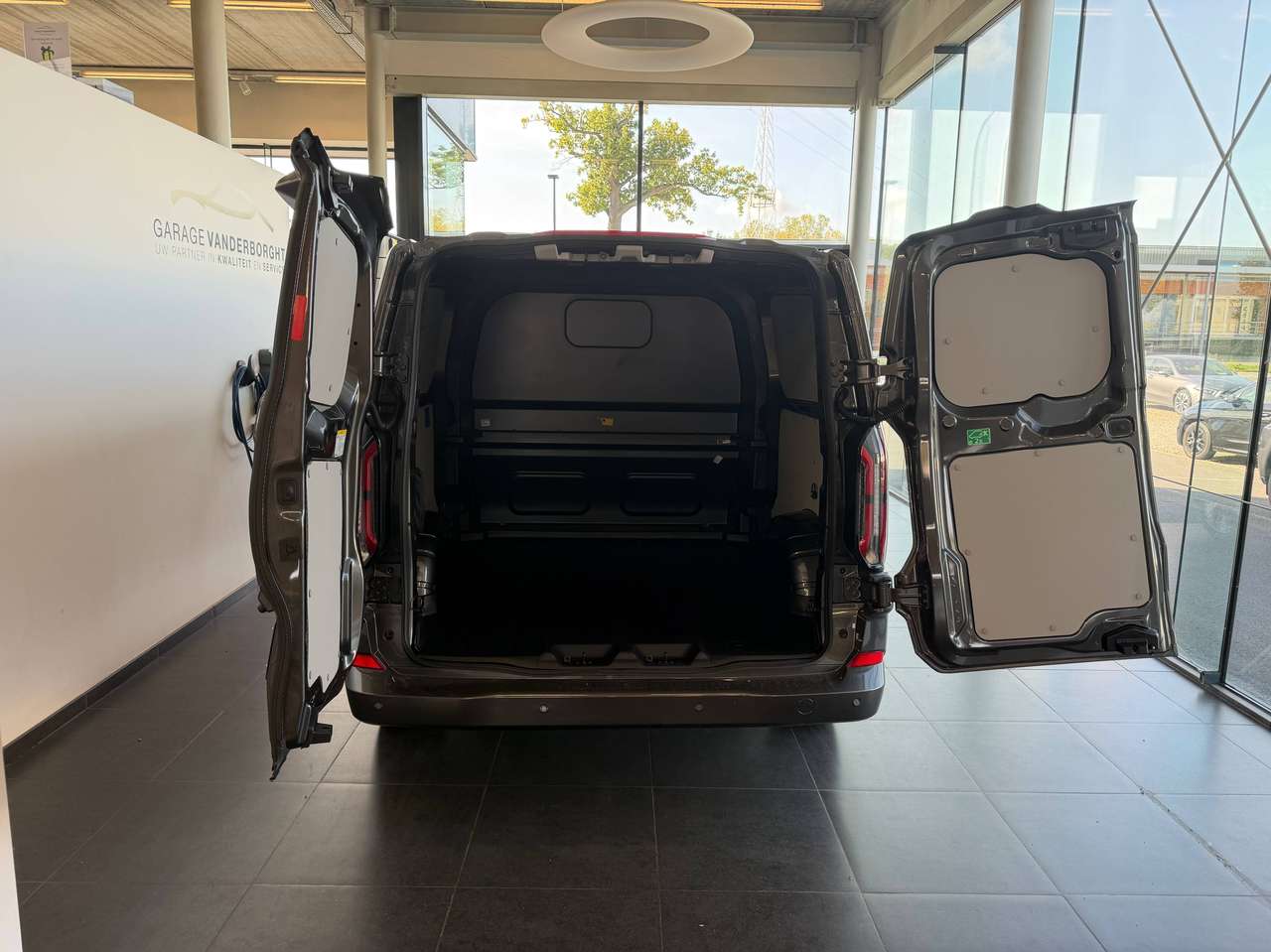 Ford Transit Custom MULTI-USE L2 SPORT PHEV 5 ZIT NIEUW OKM 45400+BTW — foto 6 van 21