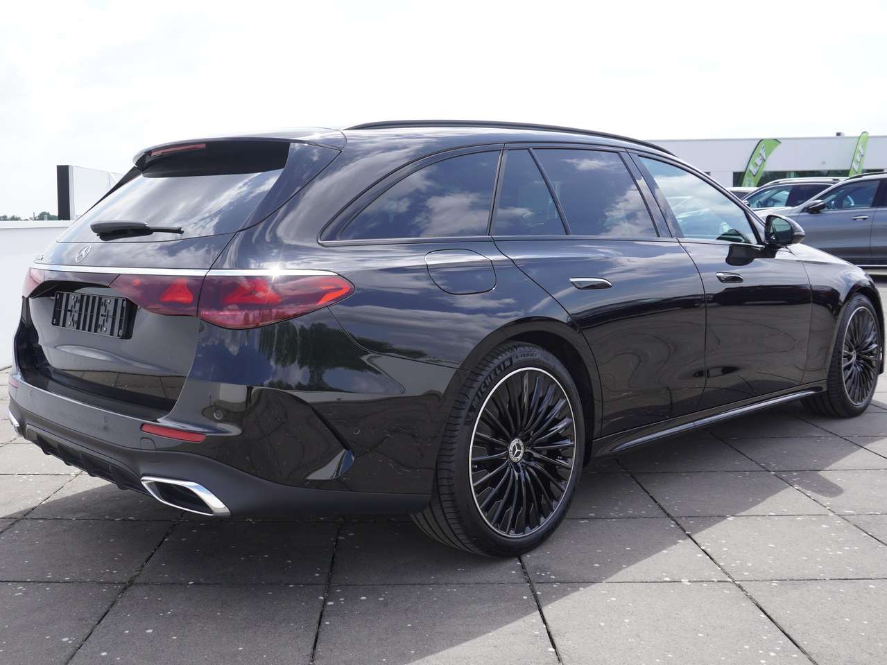 Mercedes-Benz E 300 e AMG/HYPERSCREEN/KEYLESS/20"/DRAADLOOS LADEN GSM — foto 3 van 18