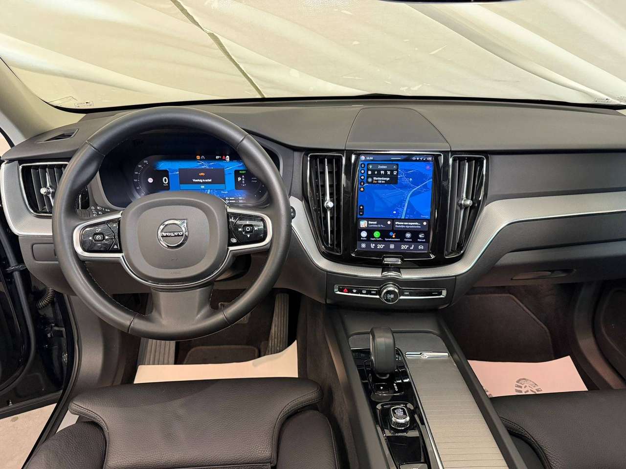Volvo XC60 XC60 2.0 T8 PHEV AWD Plus Dark (335kW) — foto 14 van 15