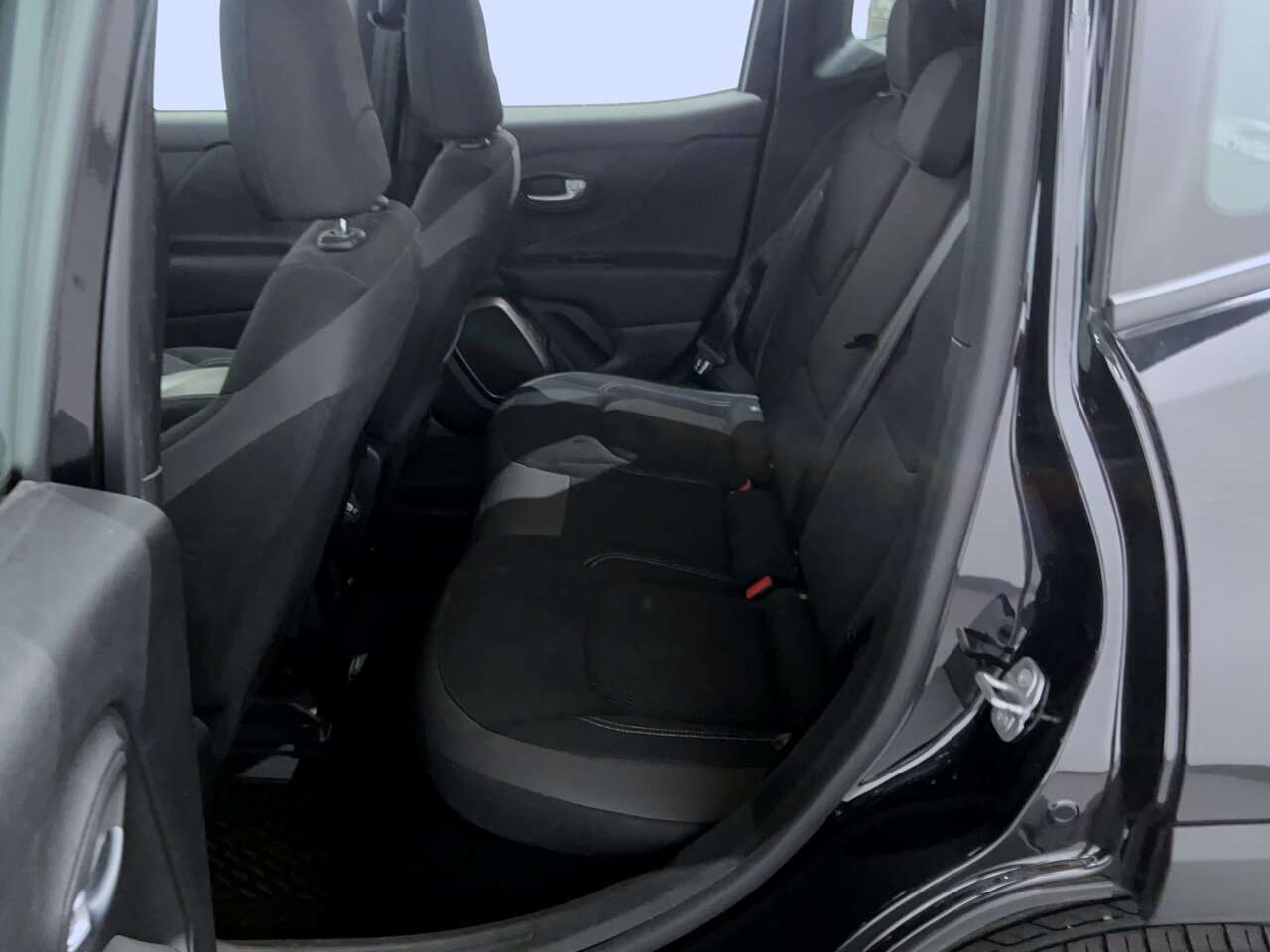Jeep Renegade Automaat/Limited/Led/Navi/PDC — foto 16 van 25