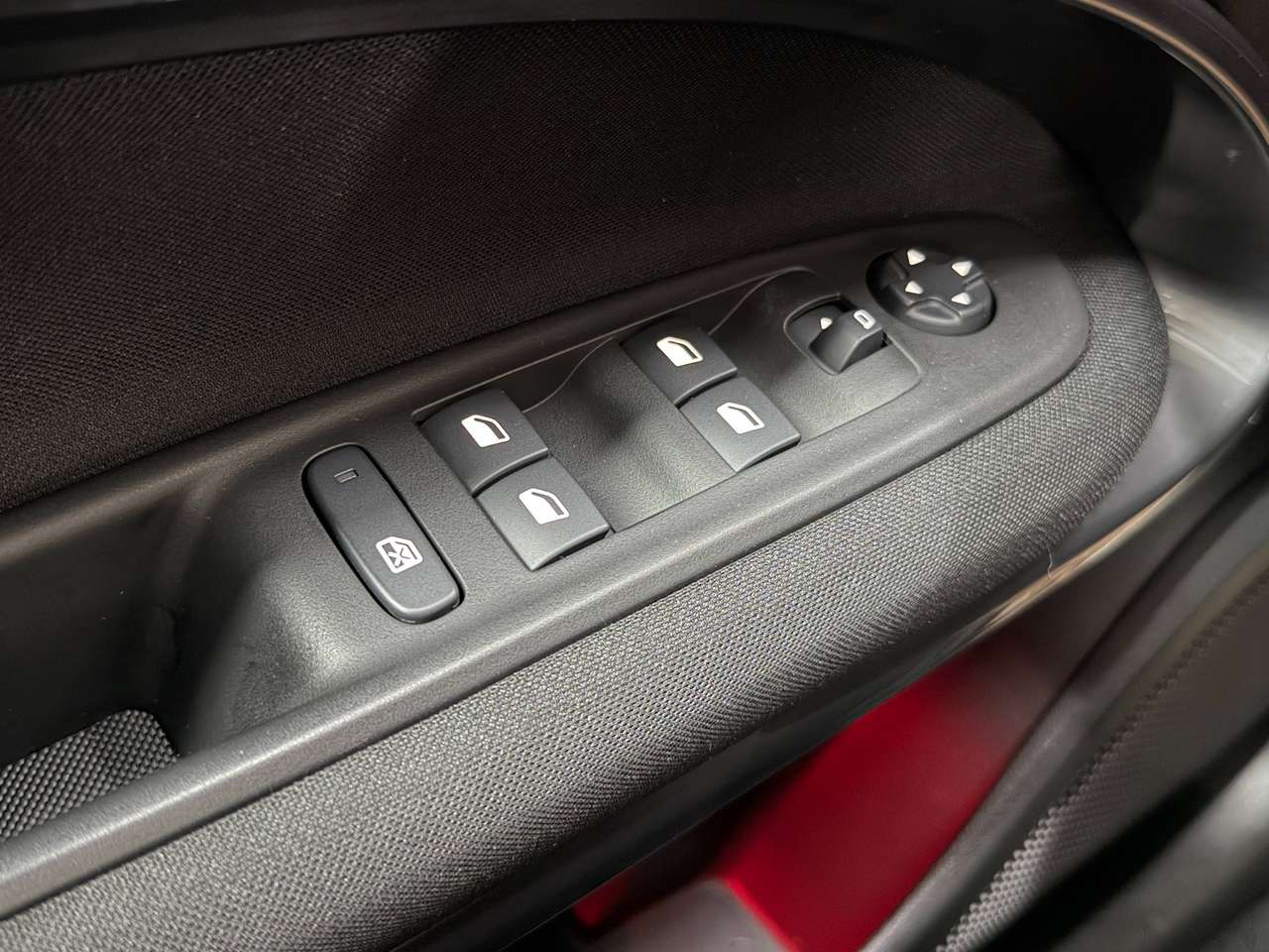 Fiat 600e e-600 54 kWh Red SOH 95% CARPLAY/ANDROID-AUTO*DAB*NAVI*CRUISE CONTROL*LANE ASSIST*PDC — foto 24 van 25
