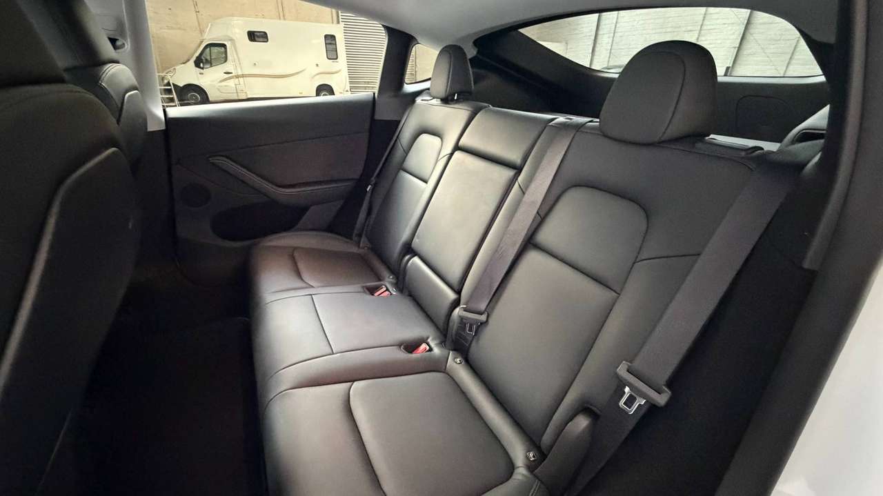 Tesla Model Y RWD | Tesla trekhaak | LFP | HW4 - FSD | BTW wagen | IN OPTIE — foto 23 van 25