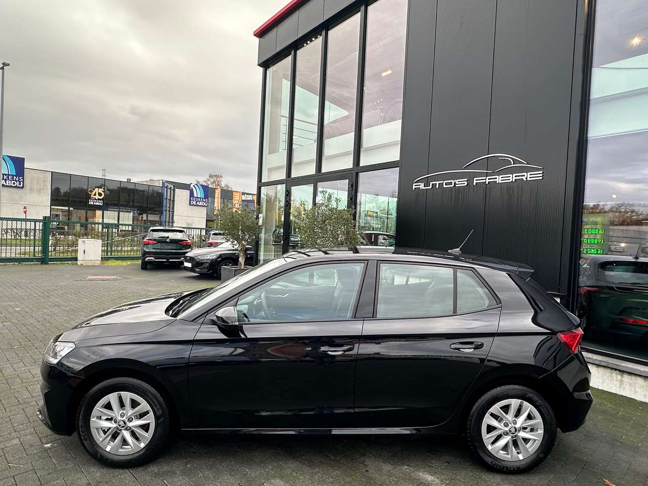 Skoda Fabia 1.0i  DSG  130years Camera GPS Verw zetels NIEUW — foto 4 van 15