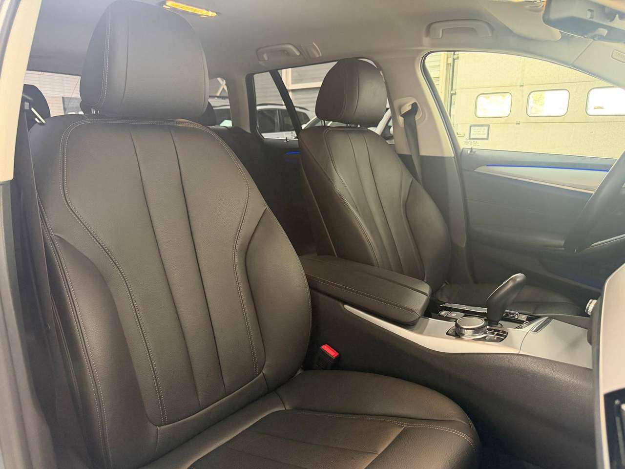 BMW 518 dA Touring NAVI*PDC*LED*CAMERA*CARPLAY*TREKHAAK*LEDER* — foto 13 van 25