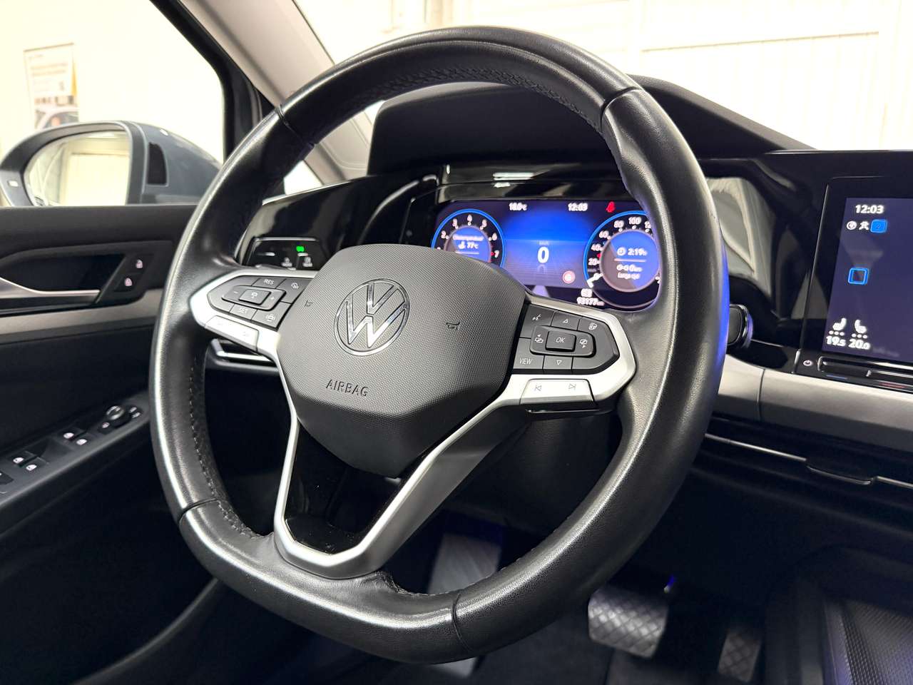 Volkswagen Golf 1.5 eTSI Life DSG LED*NAVI*PDC*CARPLAY*CAMERA*ACC*ALCANTRARA — foto 15 van 25