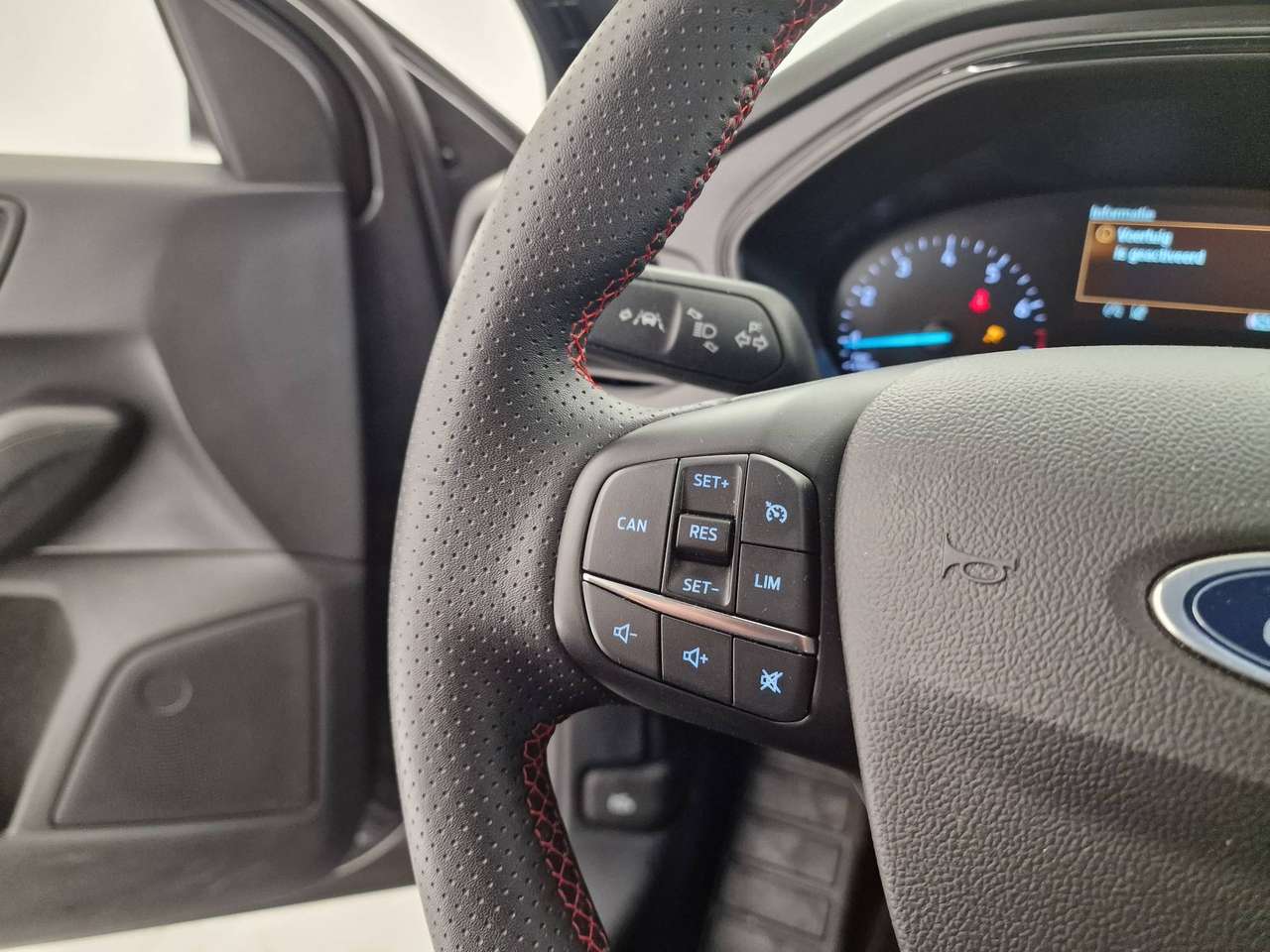 Ford Focus ST-LINE HYBRID BENZINE 23000KM!!!! — foto 12 van 15
