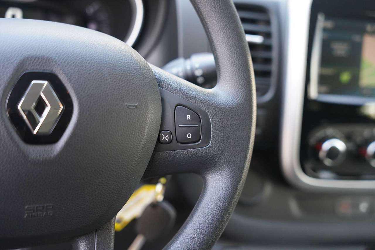 Renault Trafic 2.0 dCi 29 6 plaatsen lichte vracht — foto 18 van 25
