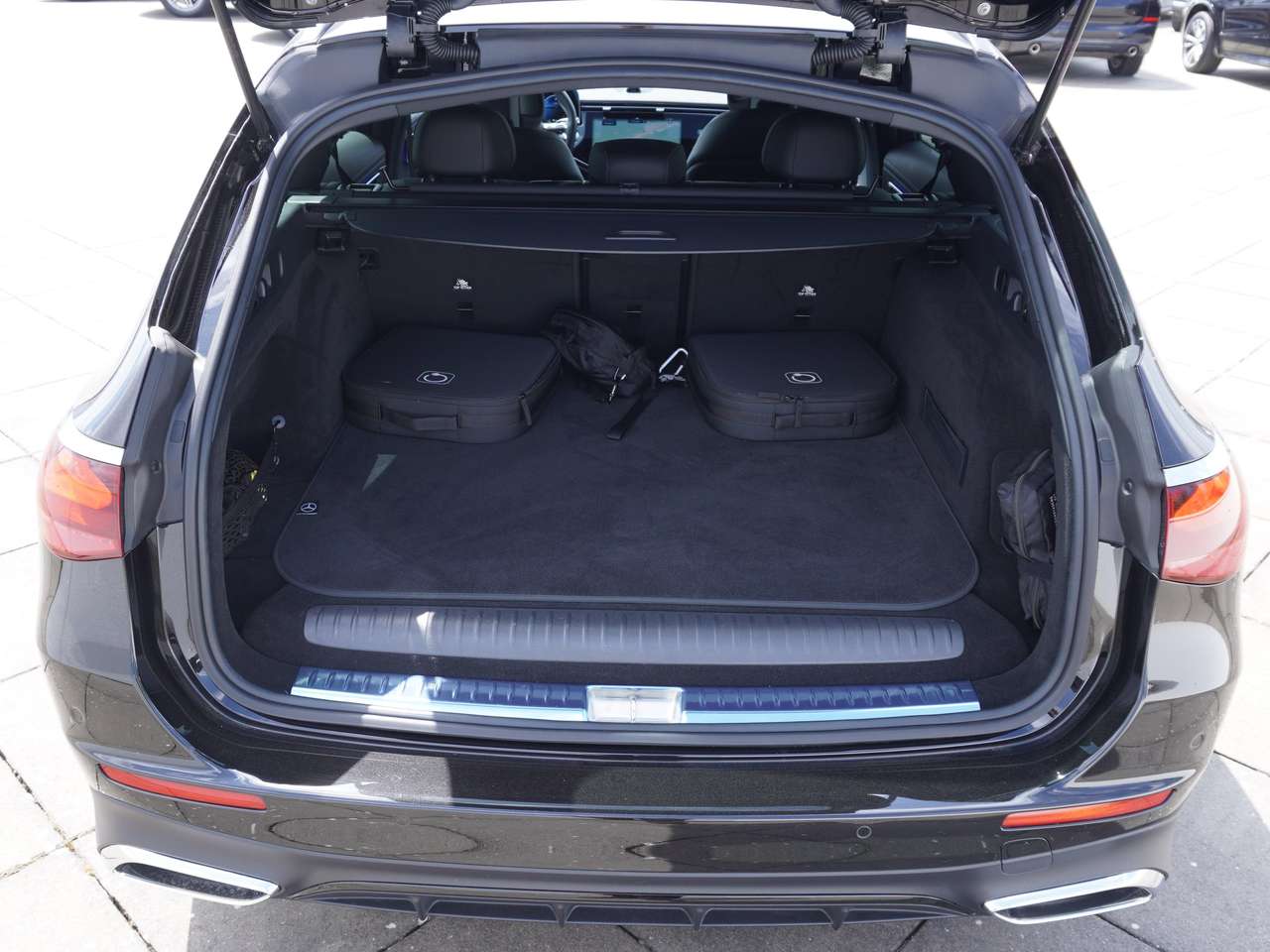Mercedes-Benz E 300 e AMG/HYPERSCREEN/KEYLESS/20"/DRAADLOOS LADEN GSM — foto 18 van 18
