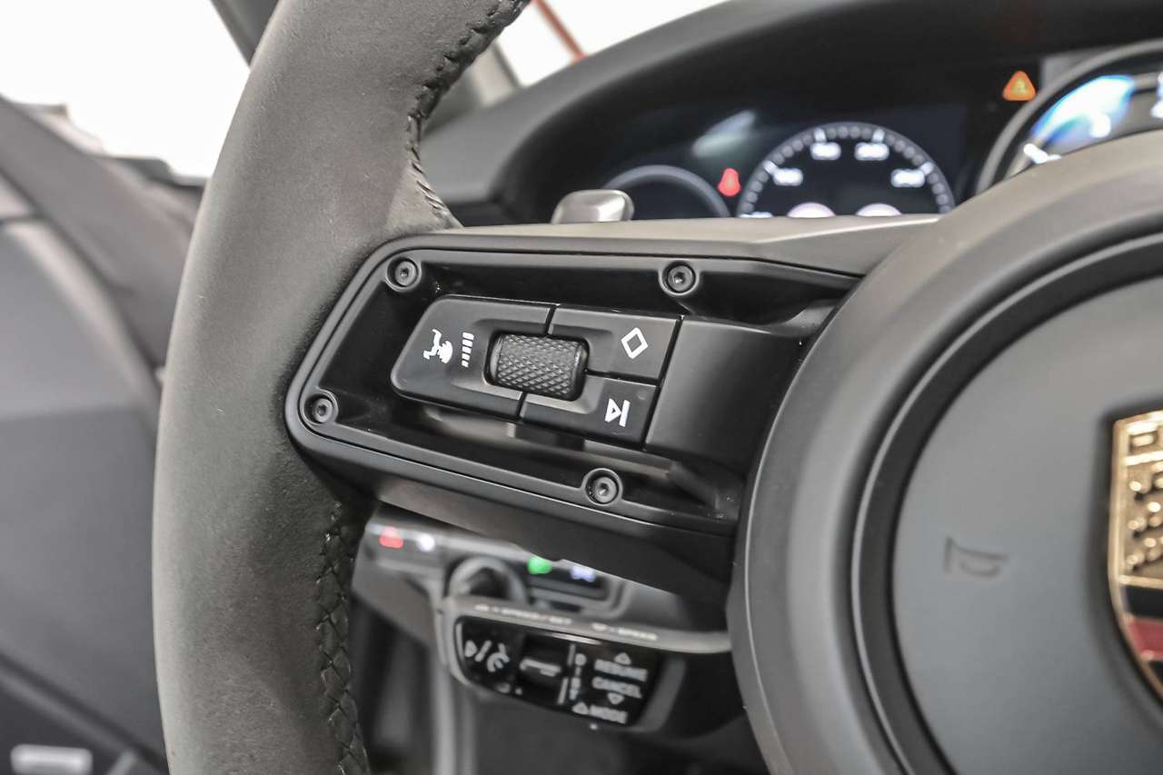 Porsche 992 911 Turbo Ceramic PCCB/sport Chrono/18W/PTV+/PDLS+ — foto 18 van 25