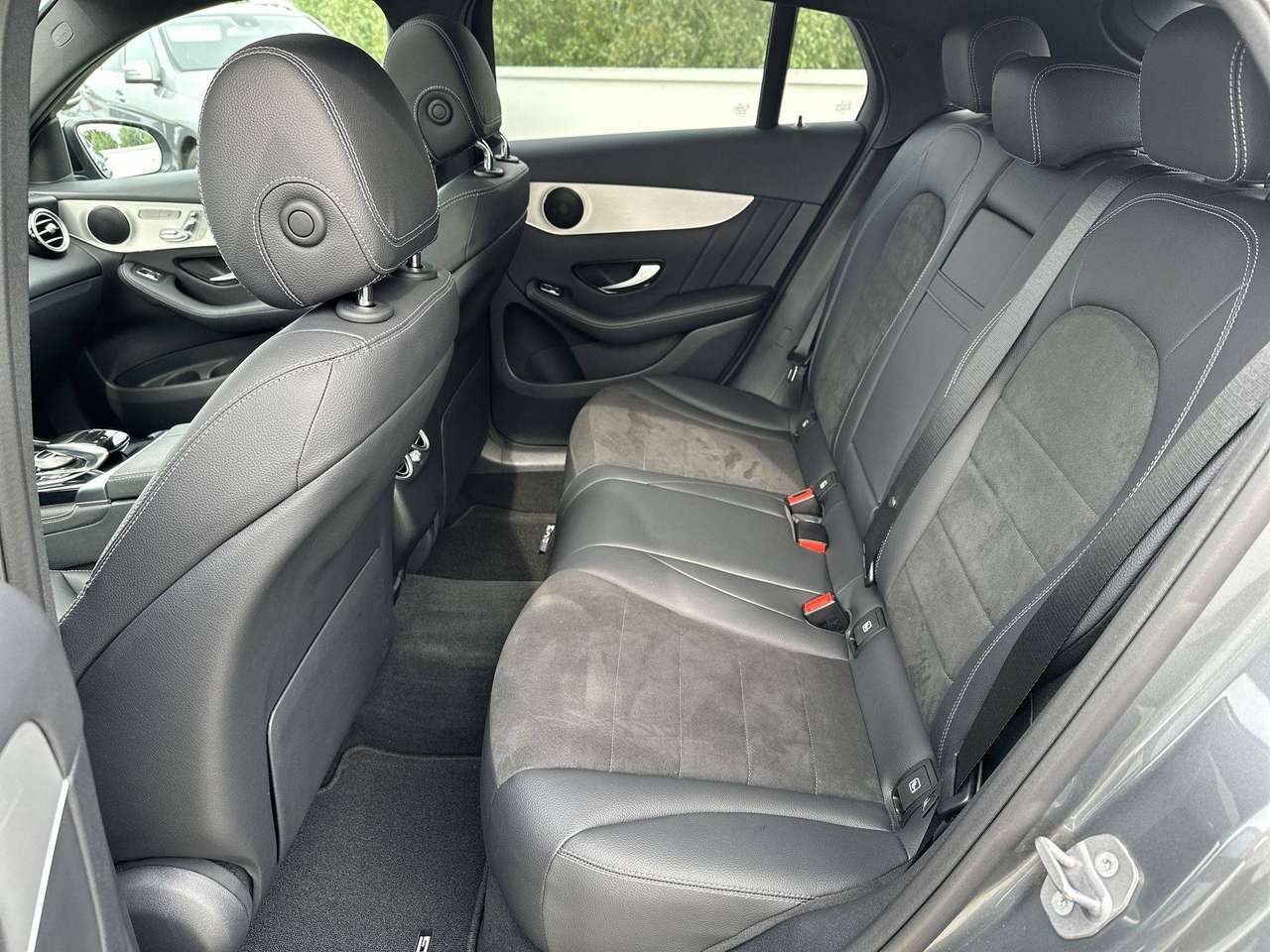 Mercedes-Benz GLC 250 D 4-Matic COUPE  AMG pakket Schuifdak Luchtvering 360° Night Full!!! — foto 12 van 19
