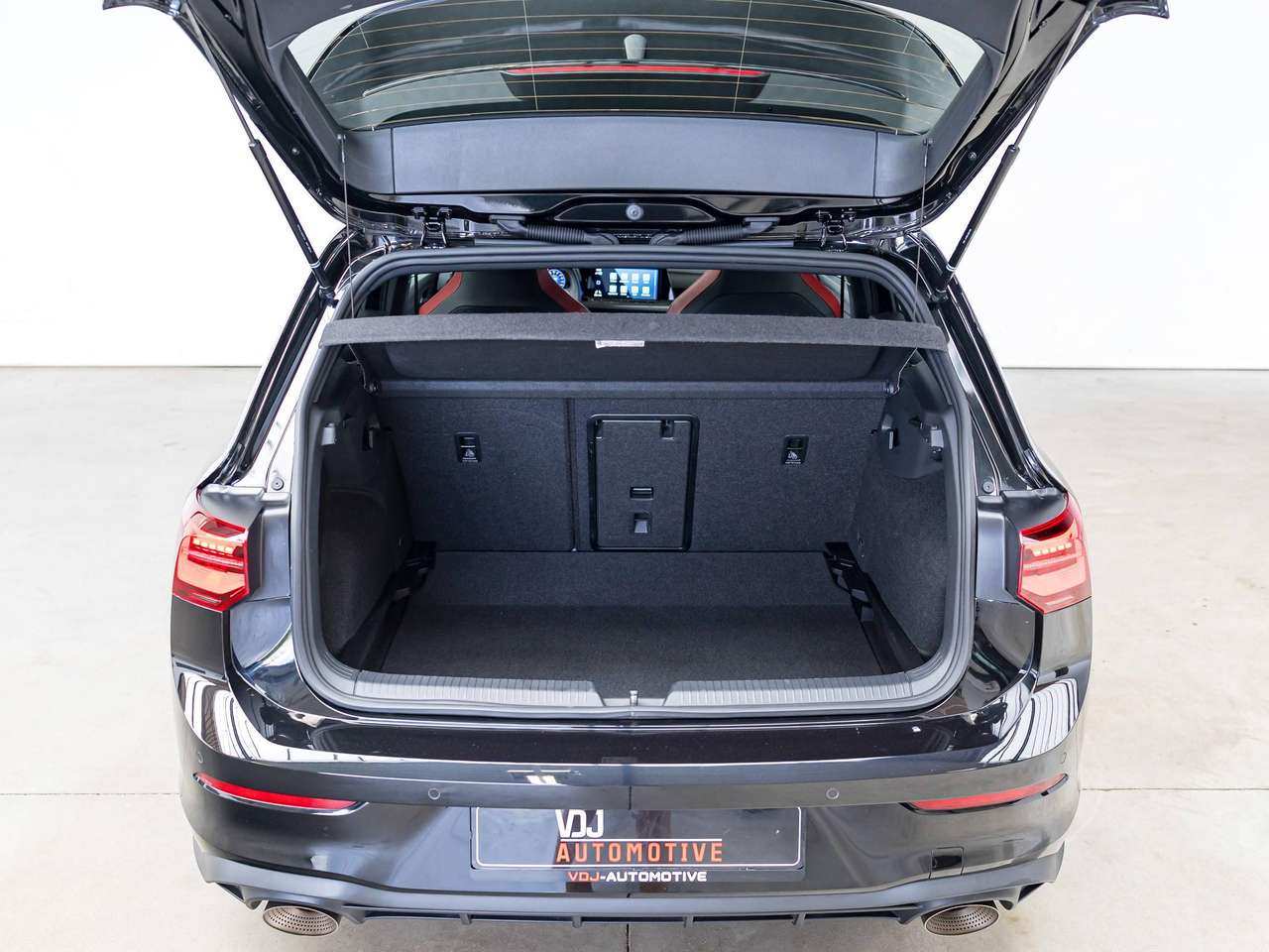 Volkswagen Golf GTI CLUBSPORT|AKRAPOVIC|PANO|IQLIGHTS|ALCANTARA|HEATEDSEATS|KEYLESS|ACC|LA|GARANTIE| — foto 15 van 25