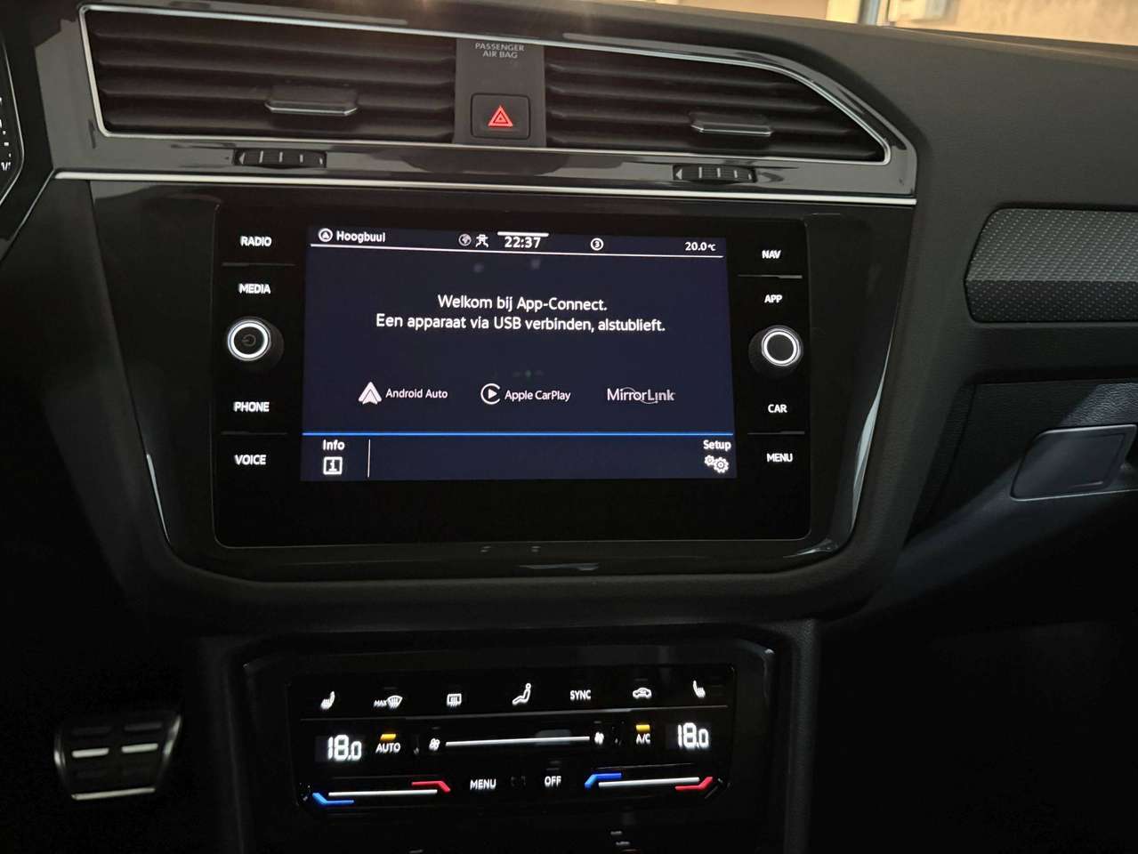 Volkswagen Tiguan 245PK PLUG IN * R-LINE * ALCANTARA * CAMERA * LED * KEY LESS * 20" BLACK R VELGEN * VIRTUAL COCKPIT * BLACK PACK — foto 3 van 22