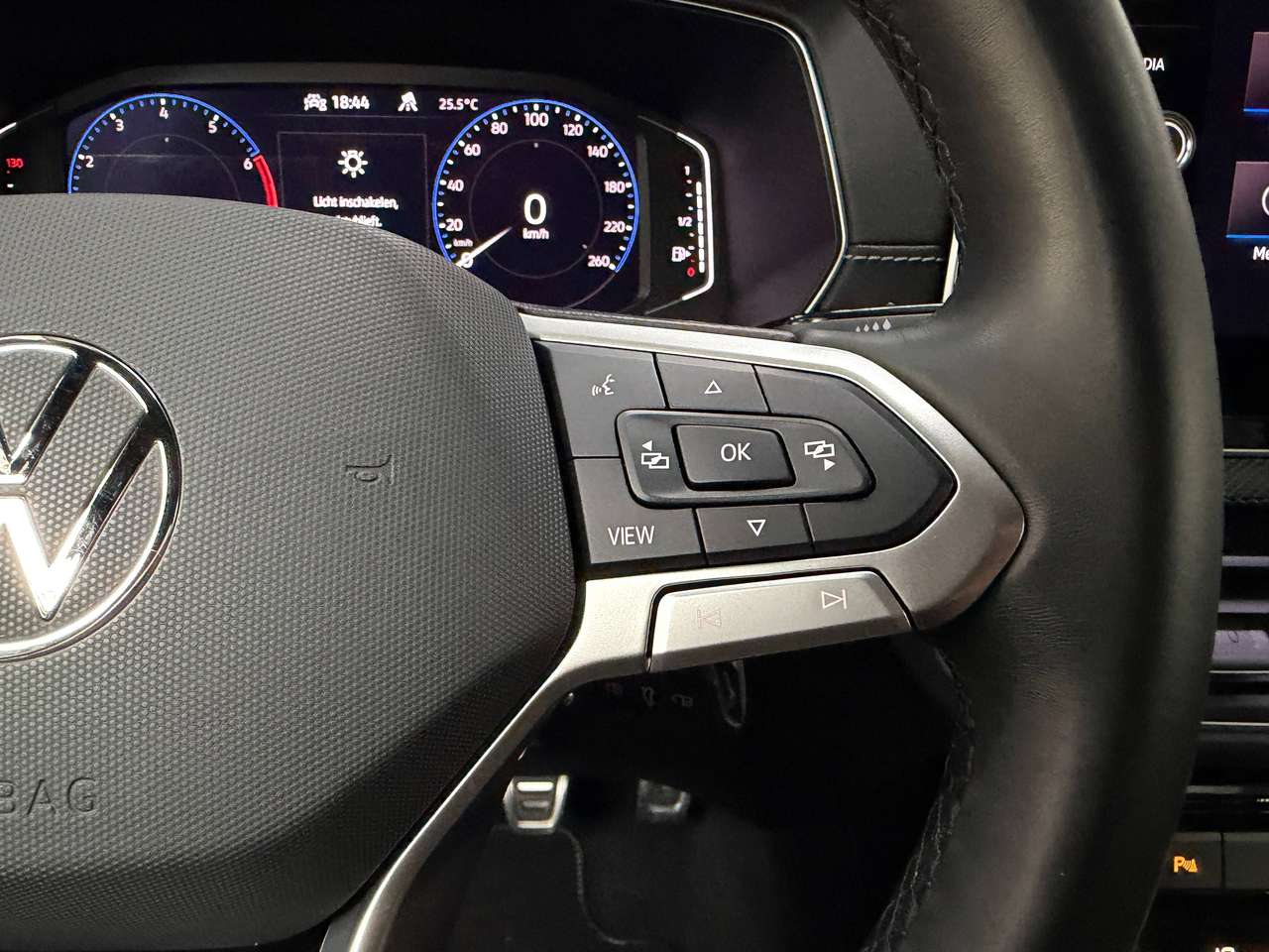Volkswagen T-Cross T-Cross 1.0 TSI R-Line CAMERA*LED*ACC*DAB*CARPLAY*PDC*AC2Zone — foto 22 van 25