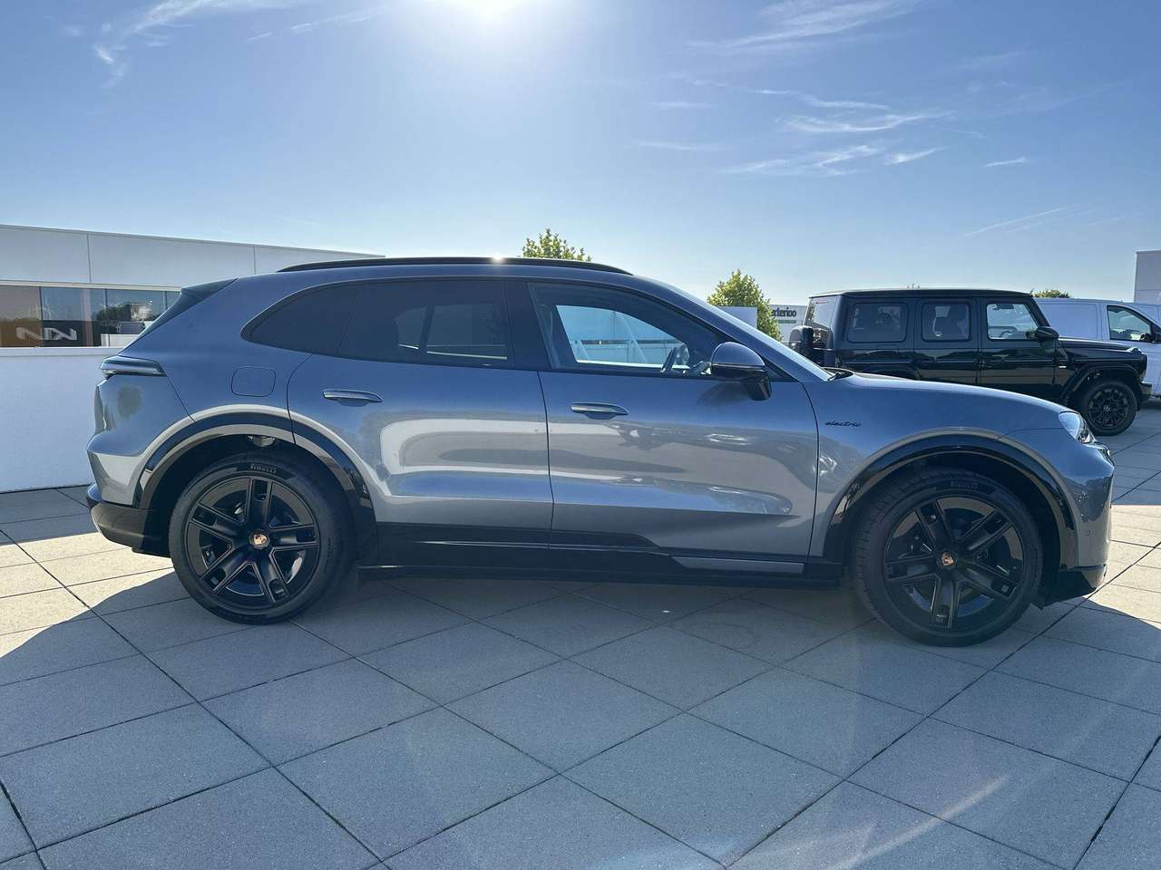 Porsche Cayenne ELECTRIC Trekhaak Pano Dak 22" Sport Design Pack — foto 3 van 18