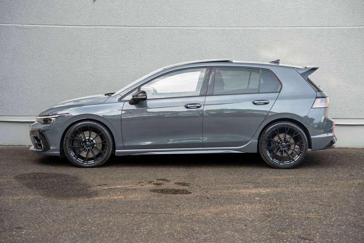 Volkswagen Golf R 4MOTION 'Black Edition' PANO/MATRIX/AKRAPOVIC/ACC/CAMERA/H&K/19" — foto 5 van 25