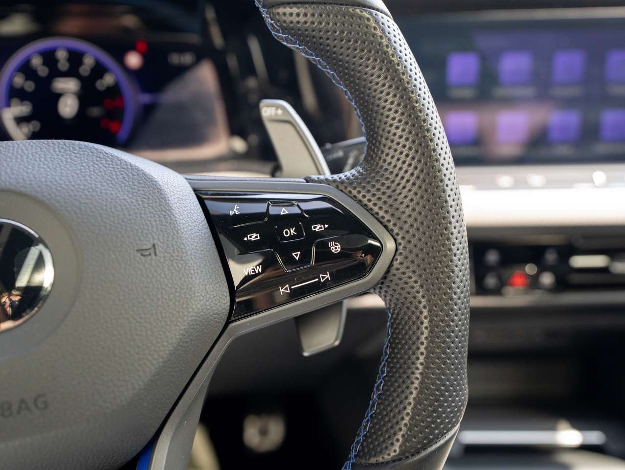 Volkswagen Golf R Golf 8 R - PANO/PERFORMANCE PACK/IQ-LIGHT/BLACKSTYLE/ZETELVERWARMING/DRIFT MODUS — foto 24 van 25