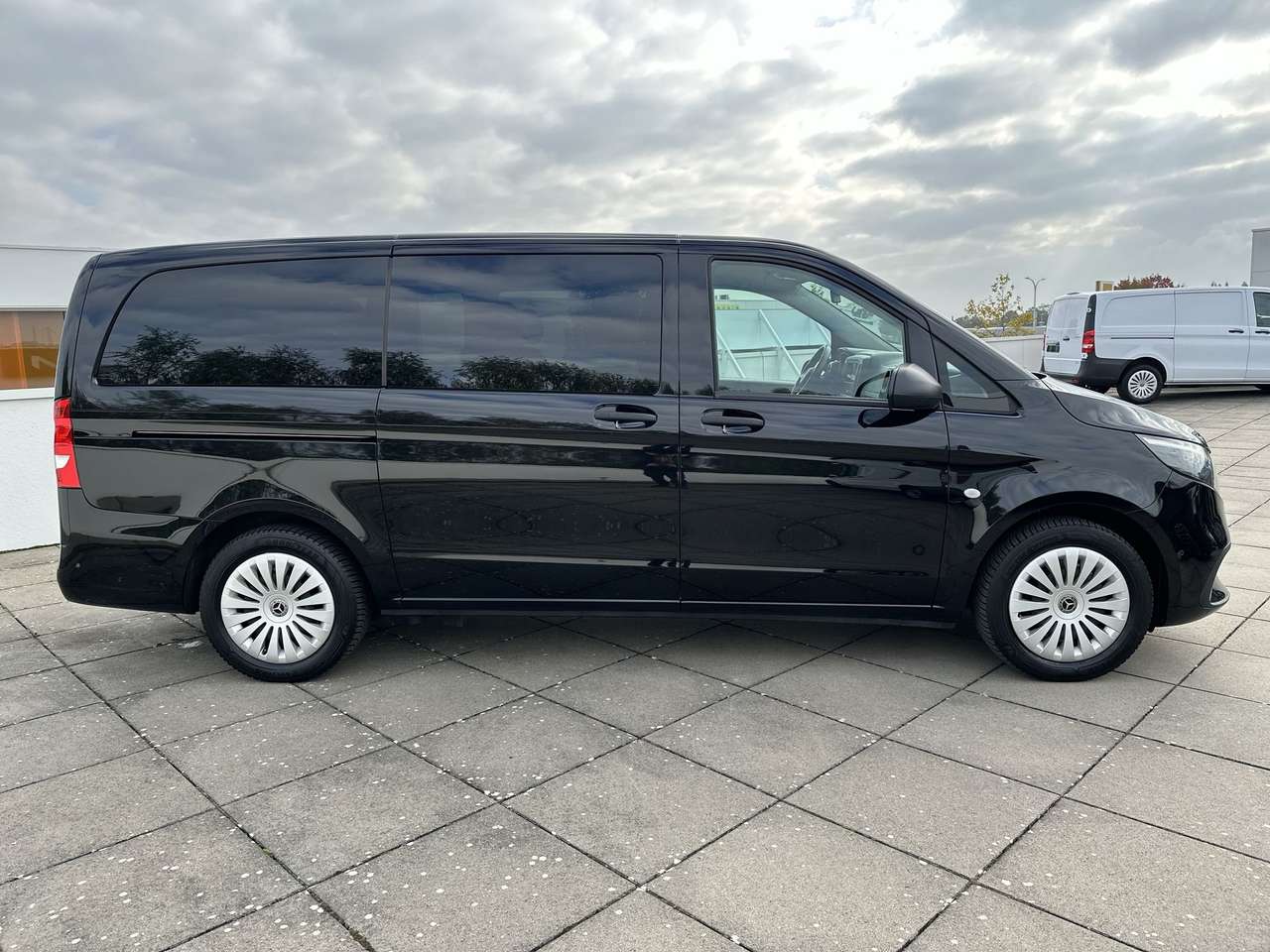 Mercedes-Benz Vito TOURER 116 CDI PRO L NIEUW MODEL/NAVI/TRKH 2500KG — foto 2 van 17