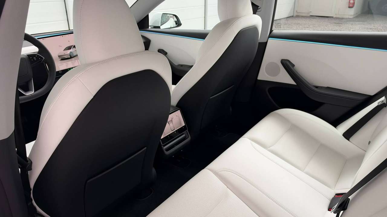 Tesla Model 3 RWD | Premium versie | LFP Batterij | 9.200km | ALS NIEUW! — foto 24 van 25