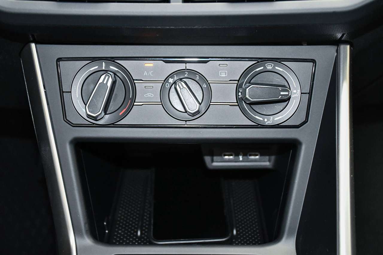 Volkswagen Taigo Taigo 1.0 TSI Life Business DSG - NAVIGATIE VIA SMARTLINK / PDC / AIRCO — foto 14 van 19