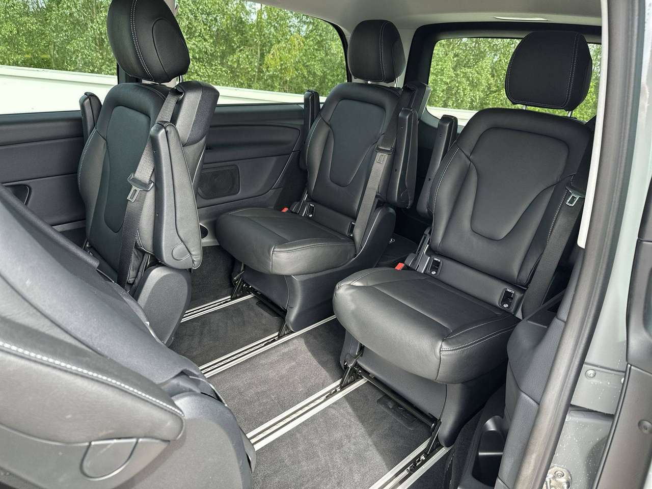 Mercedes-Benz EQV 300 L2  nieuw model Leder navi Distronic Dodehoek Multibeam — foto 9 van 18