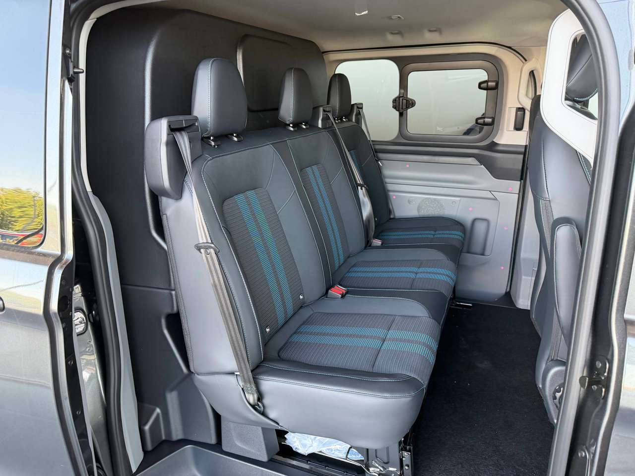 Ford Transit Custom MULTI-USE L2 SPORT PHEV 5 ZIT NIEUW OKM 45400+BTW — foto 8 van 21