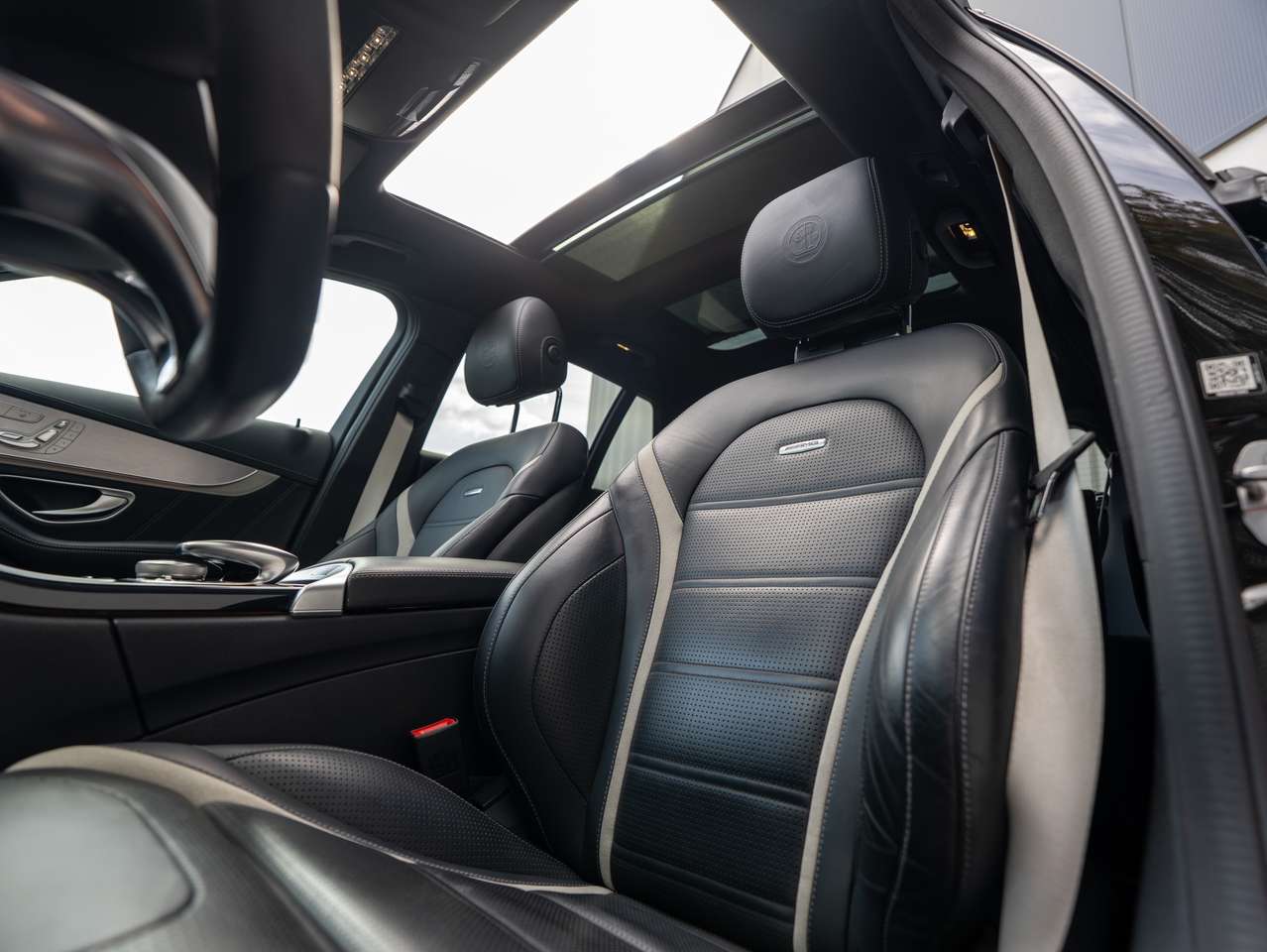 Mercedes-Benz C 63 AMG C 63 AMG S -LICHTE VRACHT/PANO/BURMESTER/HEAD-UP/KEYLESS/360 CAMERA — foto 16 van 25