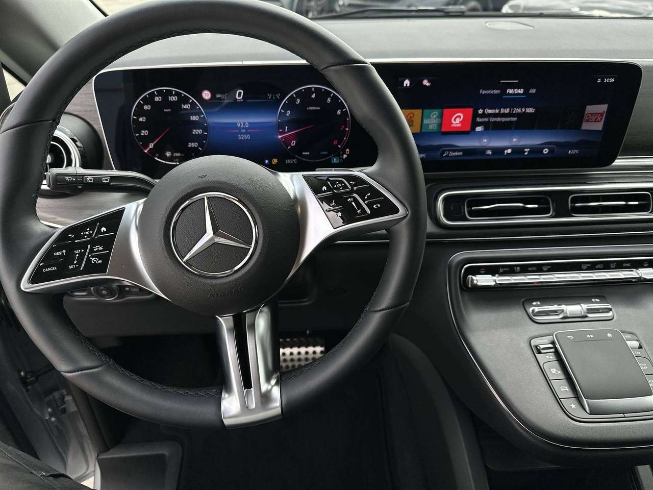 Mercedes-Benz V 300 benzine Style L2  Nieuw model Geheel lederen interieur Navi Burmester — foto 18 van 19