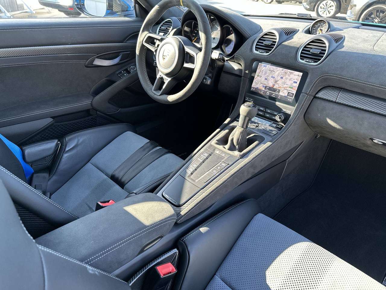 Porsche Cayman GT4 RS Weissach Pack Hefsysteem vooras — foto 12 van 17