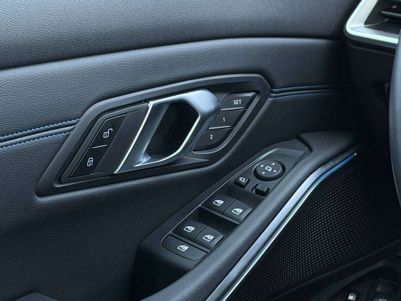 BMW 330 PHEV M-SPORT HEAD-UP LASER MEMORY SEATS CARPLAY ACC — foto 12 van 25