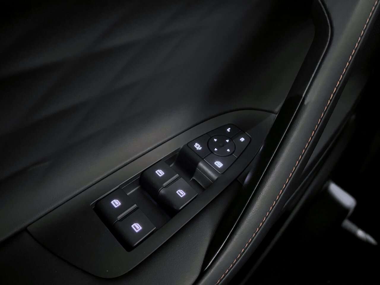 MG HS Hybrid+ 1.5 LEDER/NAVI/LED / 360° — foto 9 van 24