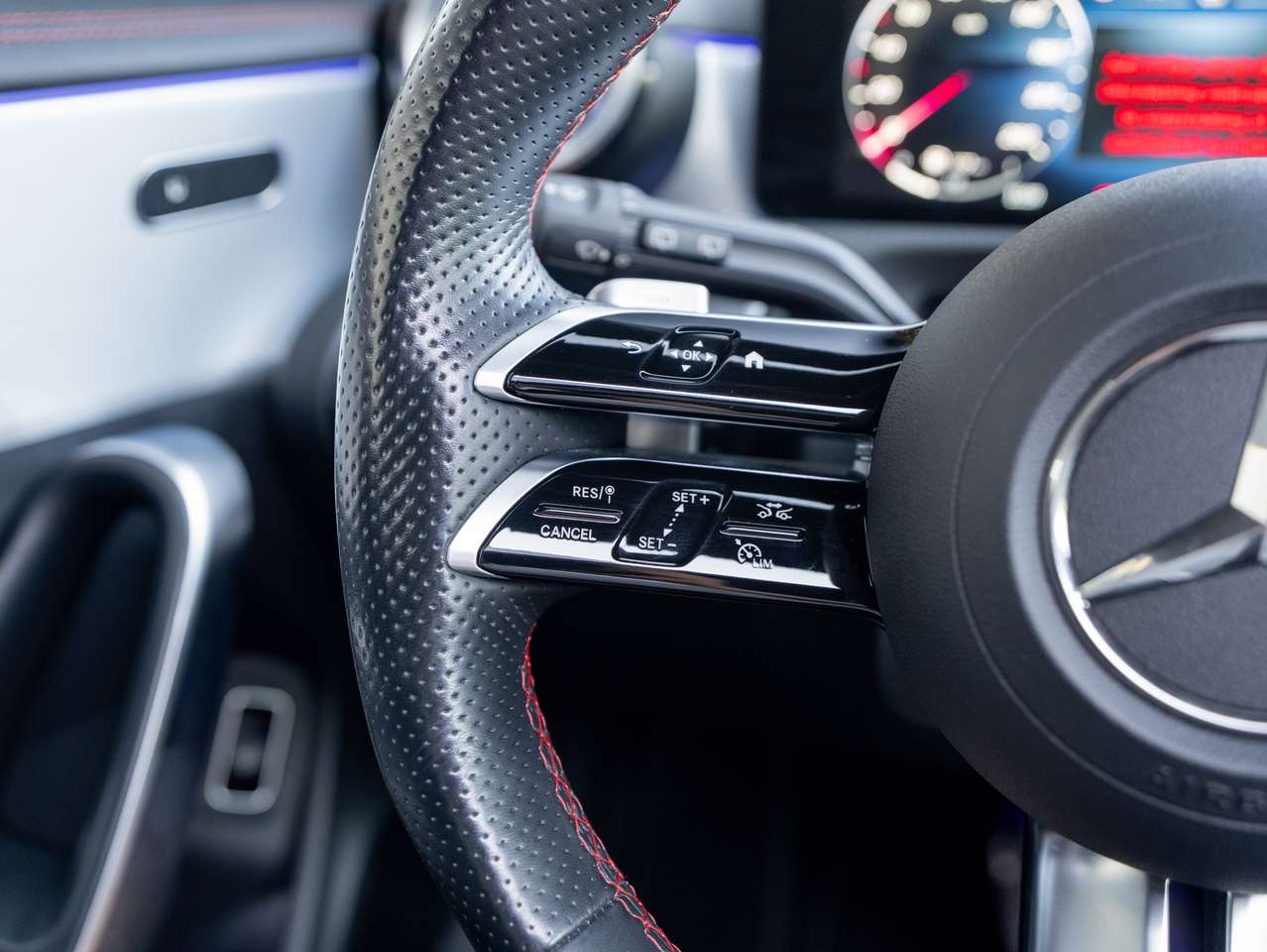 Mercedes-Benz CLA 180 CLA180 AMG-LINE/PANO DAK/CAMERA/ZETELVERWARMING/ADAP CRUISE CONTROL/FACELIFT MODEL/APPLE CARPLAY — foto 15 van 22