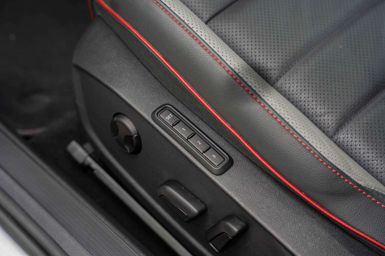 Volkswagen Golf GTI Clubsport PANO/AKRA/IQLIGHTS/H&K/HUD/MEMORY/CAMERA — foto 14 van 25