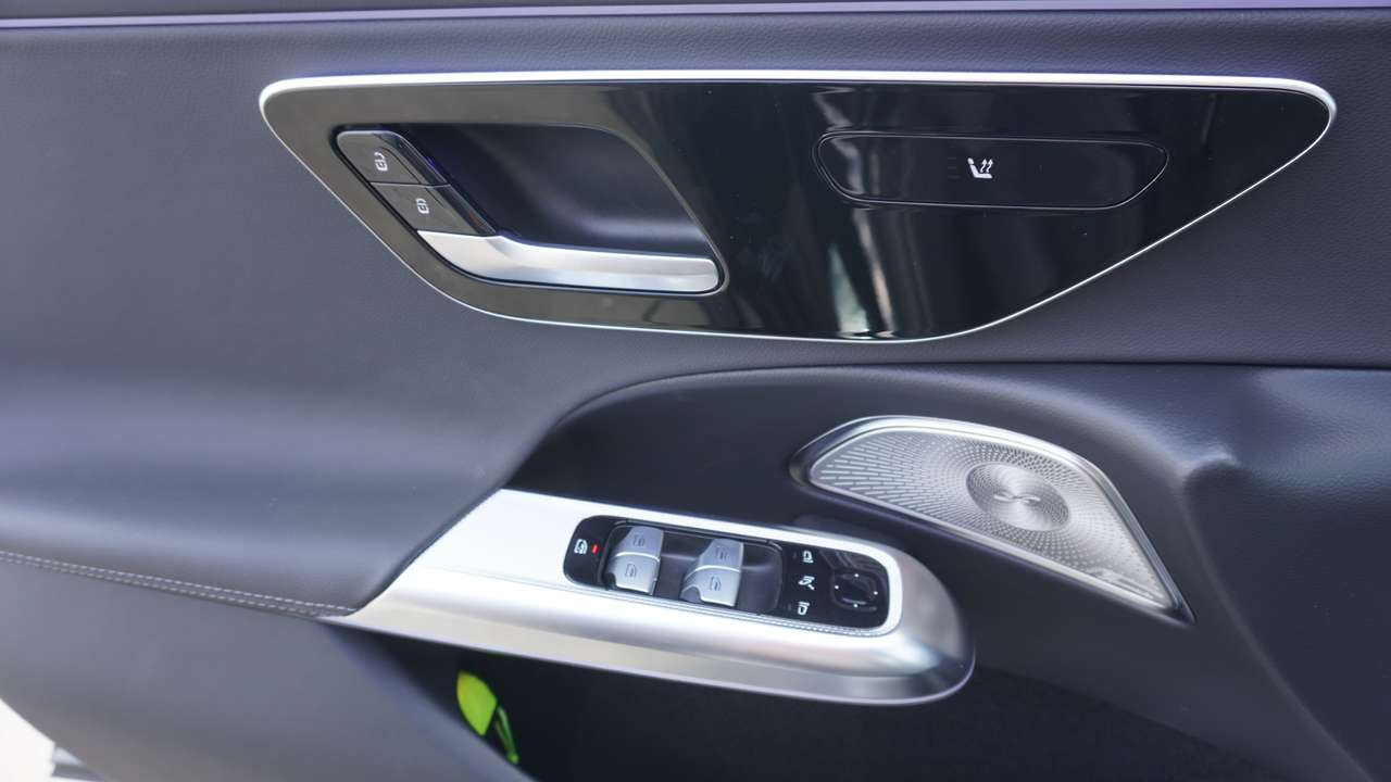 Mercedes-Benz E 300 e AMG/HYPERSCREEN/KEYLESS/20"/DRAADLOOS LADEN GSM — foto 16 van 18