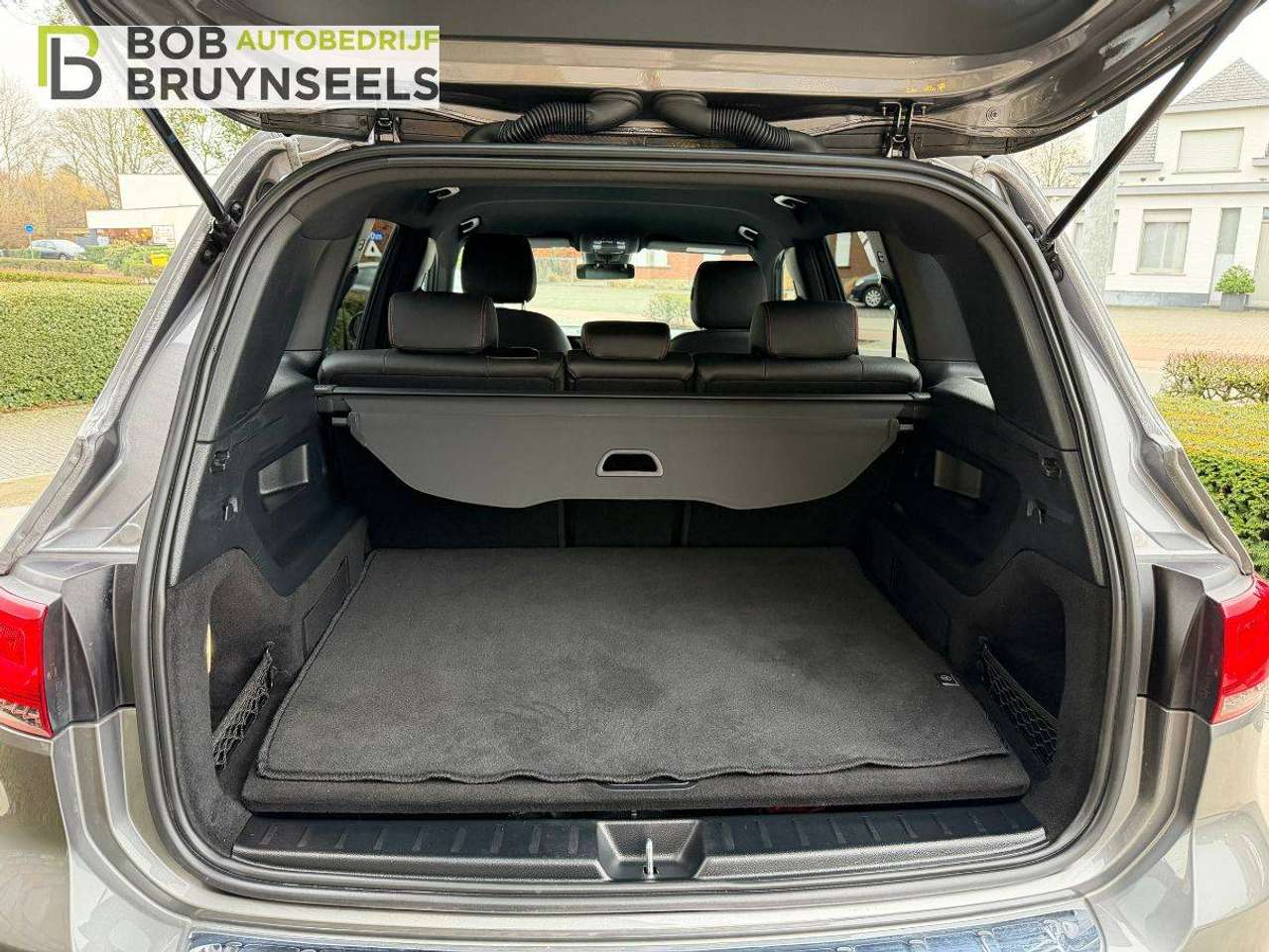 Mercedes-Benz GLB 180 AMG Line | Nightpakket | Trekhaak | Sfeerverlichting | Verstelbare achterbank — foto 15 van 18
