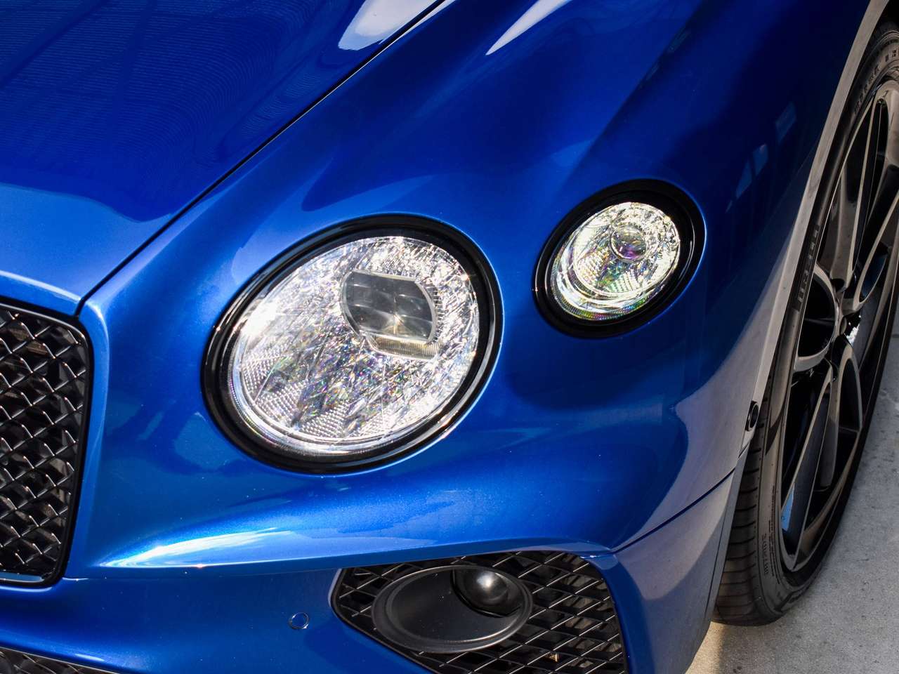 Bentley Continental GT 6.0 BiTurbo W12 / New Model / Sequin Blue / Full History — foto 17 van 25