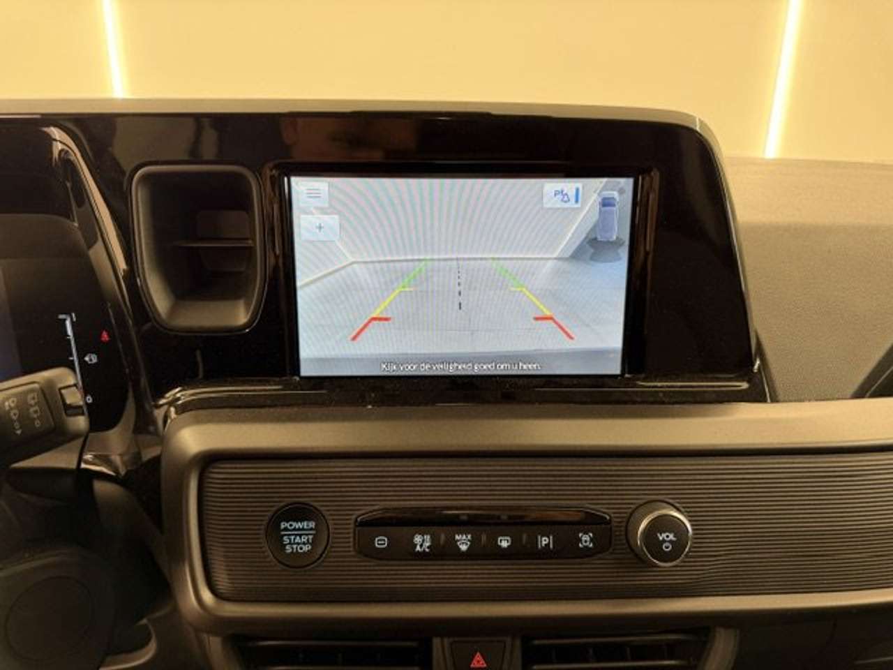Ford Tourneo Courier TITANIUM BENZINE 125PK 22000KM — foto 16 van 21
