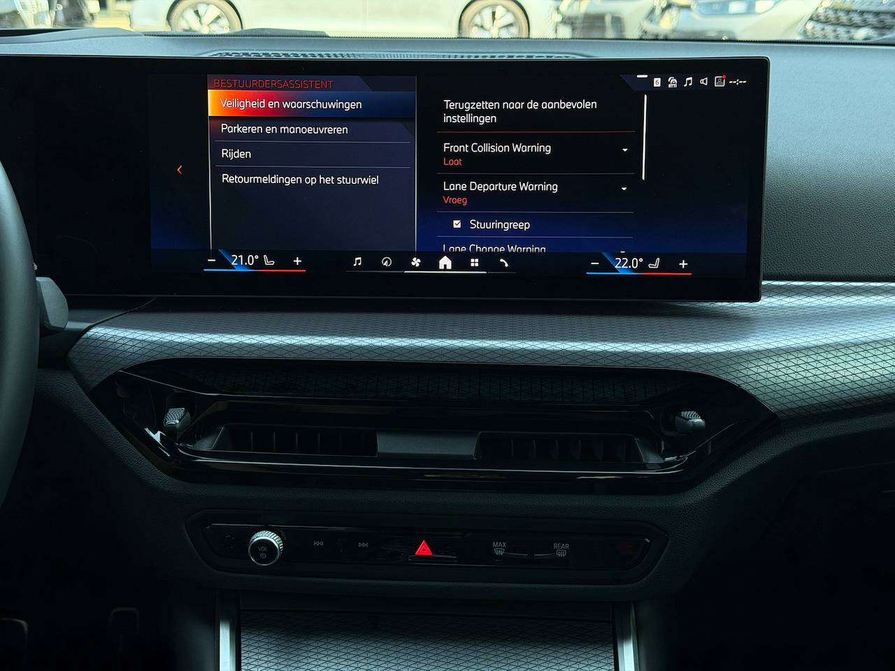 BMW 330 PHEV M-SPORT HEAD-UP LASER MEMORY SEATS CARPLAY ACC — foto 17 van 25