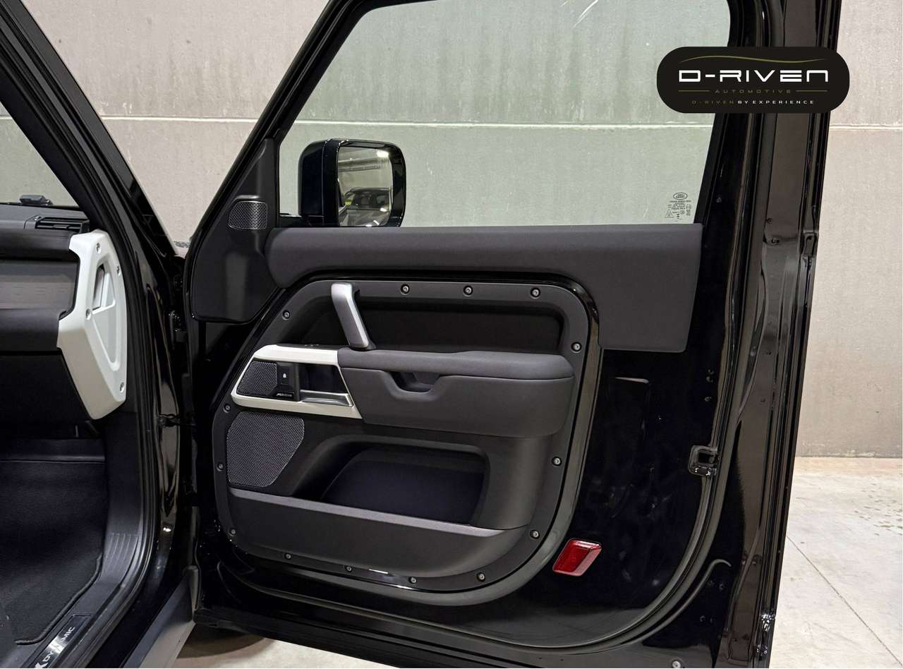 Land Rover Defender 90 SE D250* X-DYNAMIC *Lichte vracht*LUCHTVERING*LEDER*360*20"*FULL* — foto 23 van 25
