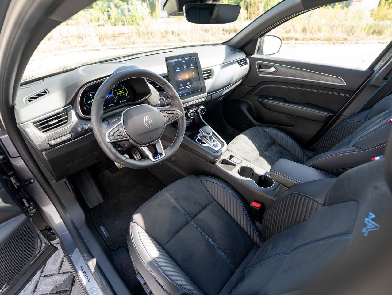 Renault Arkana Arkana E-TECH 1.6i Alpine Edition FULL-OPTION - PANORAMA/CAMERA/ADAP CRUISE CONTROL/KEYLESS/BOSE SOUND SYSTEEM/LED — foto 17 van 24