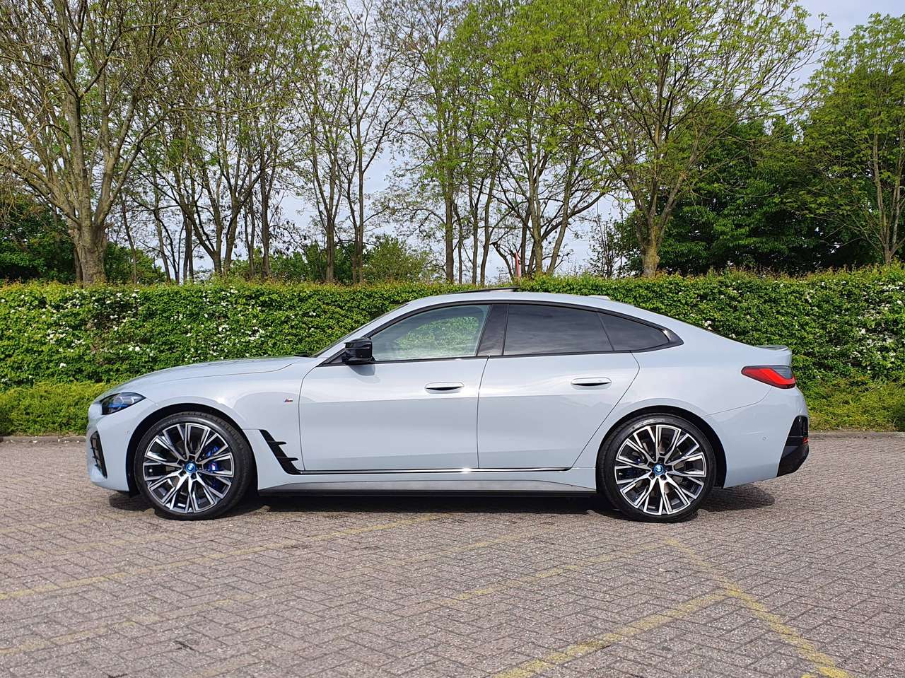 BMW i4 M50 xDrive 544pk 83kWh M-Sport - individual - Laser lights - Pano - trekhaak - SOH 99,2% — foto 2 van 24