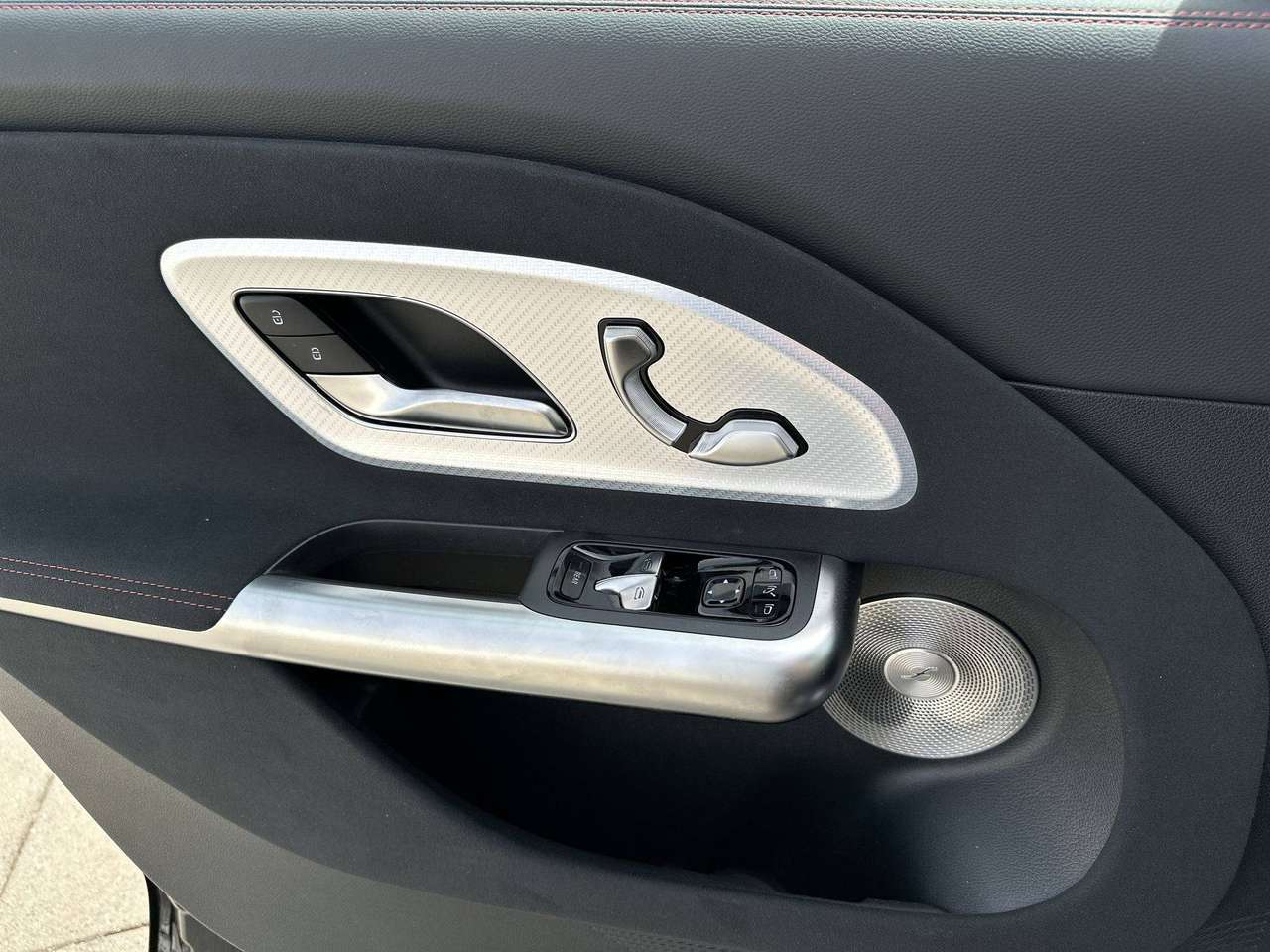 Mercedes-Benz GLB 250 + Electric  AMG Pano dak Burmester Multibeam Memory Distronic — foto 14 van 19