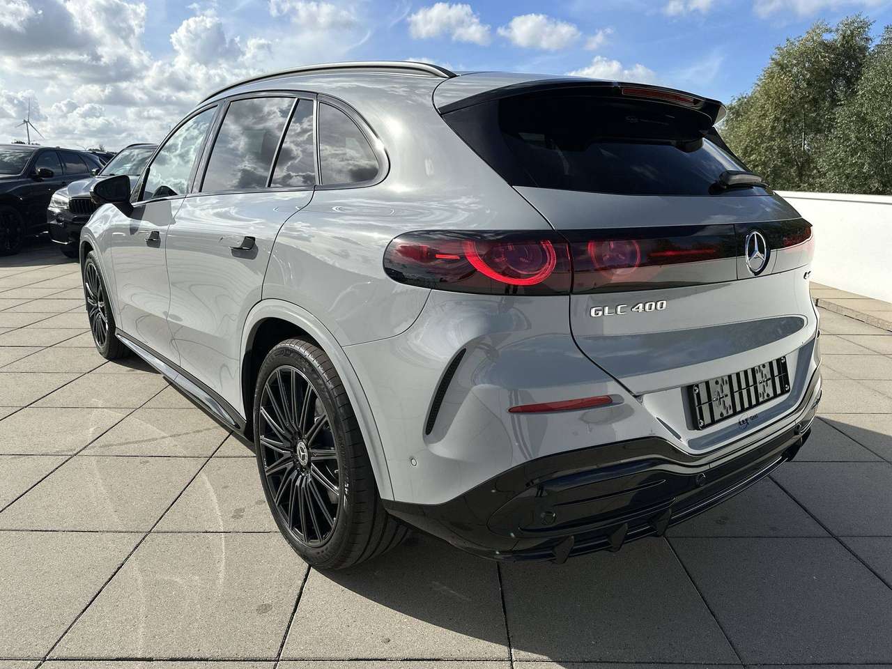 Mercedes-Benz GLC 400 4M ELECTRIC/ACHTERASBESTURING/AMG/RIJASSIST/PANODAK/AIRMATIC/TREKH/BURMESTER — foto 7 van 19