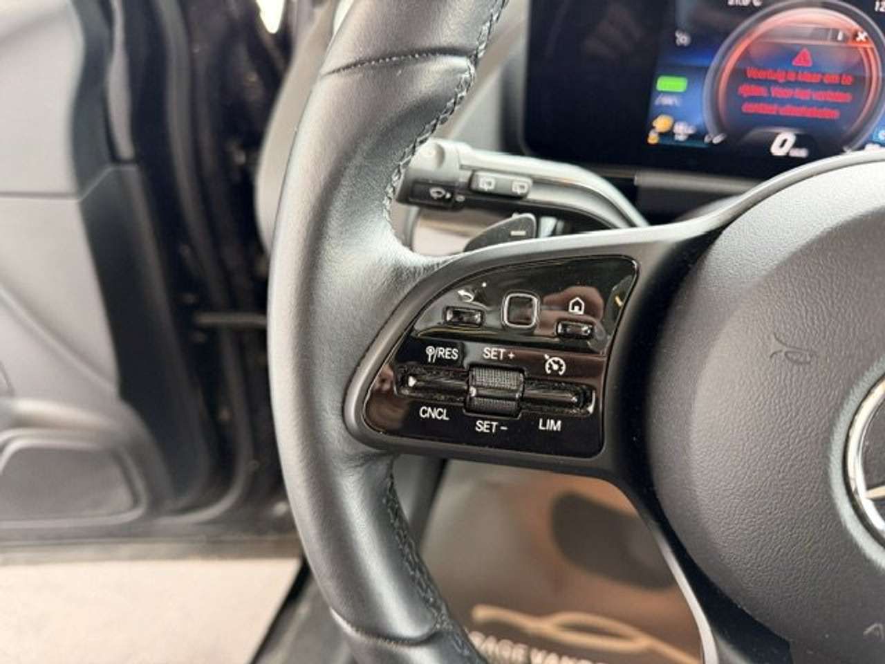 Mercedes-Benz GLA 250 250e PLUG-IN HYBRID AUTOMAAT PANO OPEN DAK — foto 17 van 22